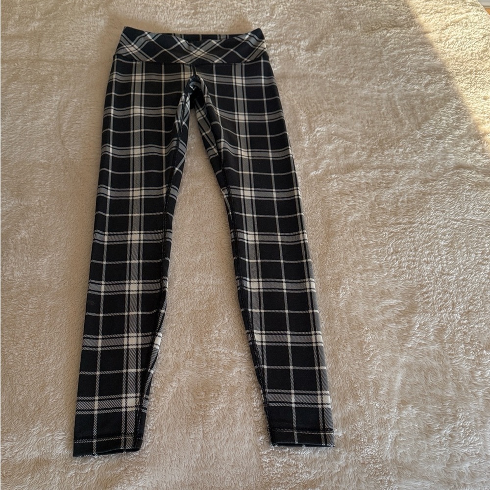 Lululemon Athletica Black and White plaid Wunder under Leggings